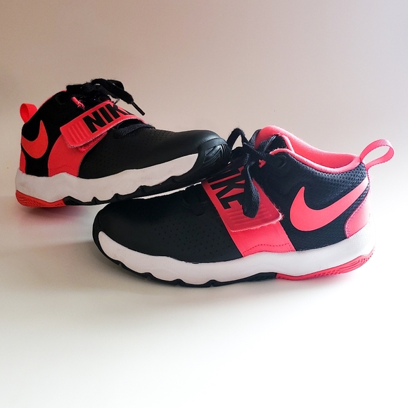 nike team hustle d8 pink